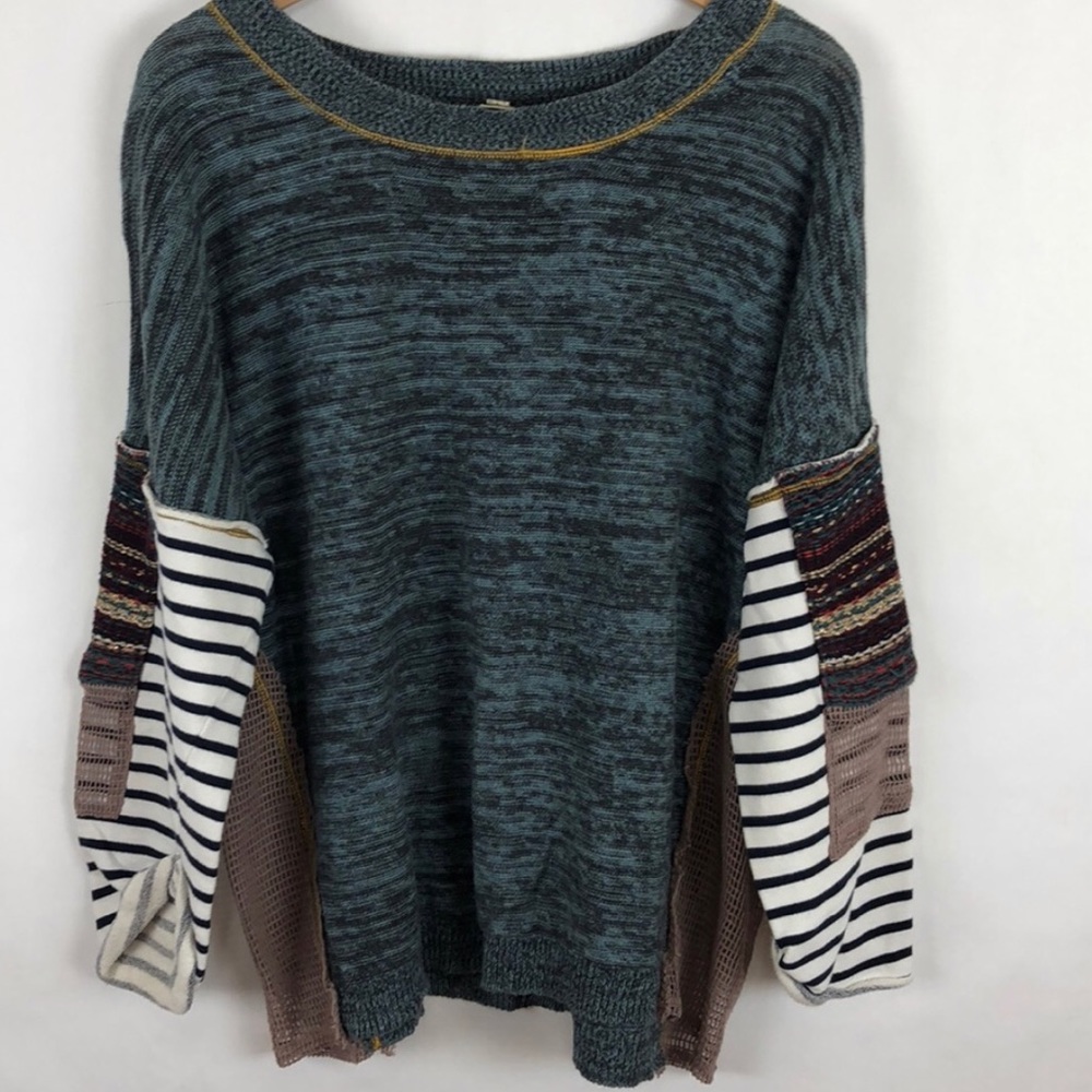 Gimmicks by BKE Sweater